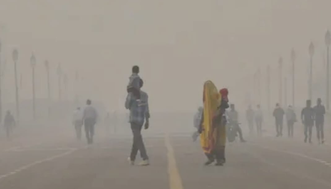 Delhi's Air Quality Hits Hazardous Levels as Smog Blankets the City